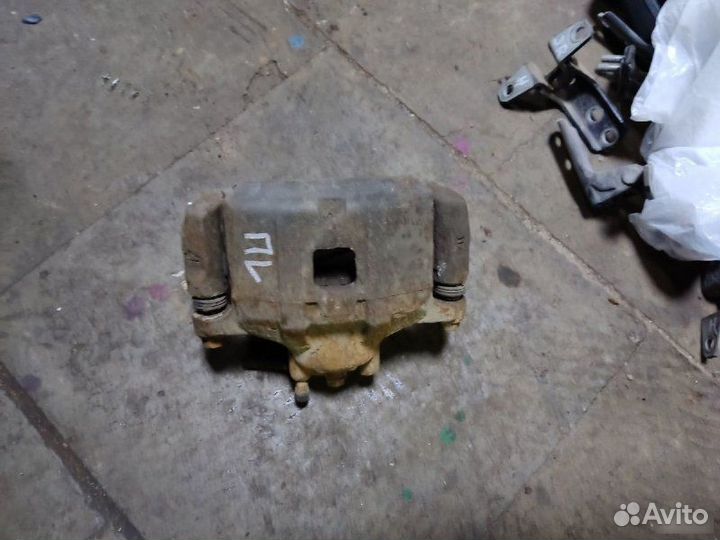 Суппорт тормозной передний левый Mitsubishi Asx