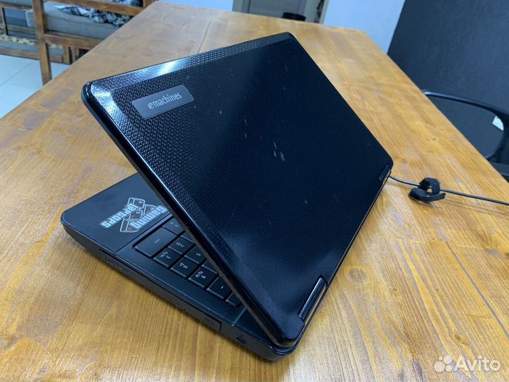 Ноутбук emachines e525