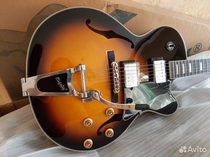 Новая электрогитара Cort Yorktown BV с чехлом