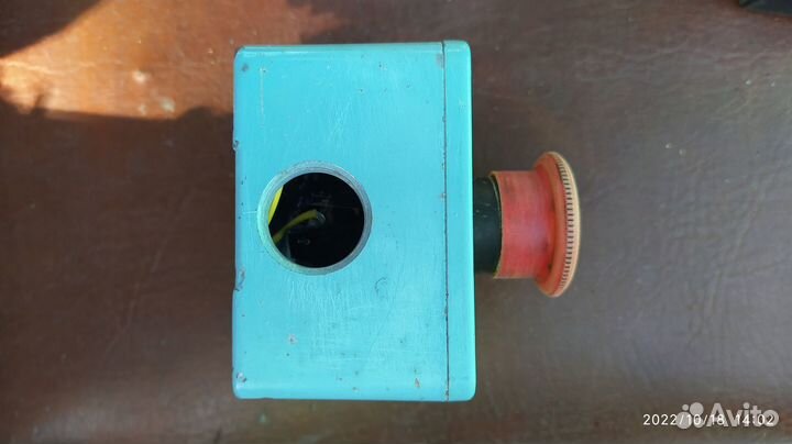 Стоповая кнопка с фиксацией