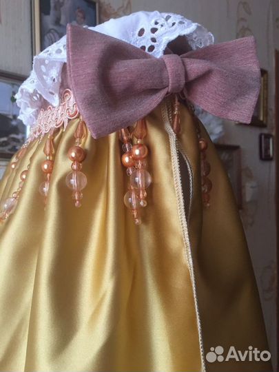 Балдахин, игрушки, пастельные принадлежности