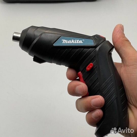 Аккумуляторная электроотвертка Makita Новая