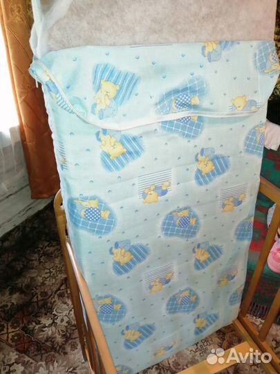 Детская кроватка с матрасом