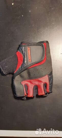 Спортивные перчатки