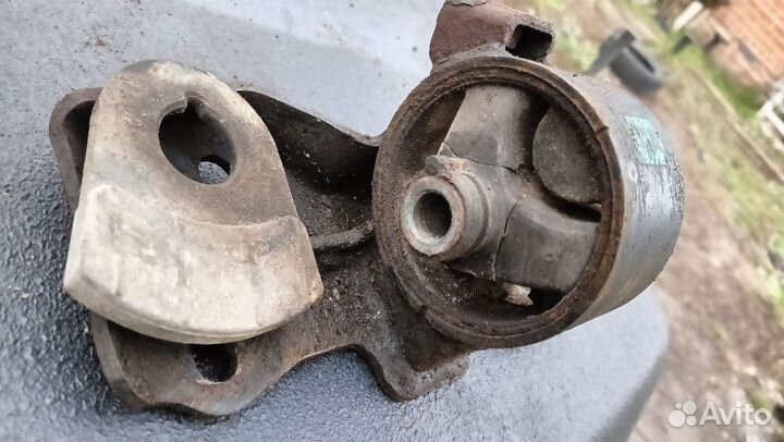 Опора двигателя Toyota carina-E 4a-fe 7a-fe