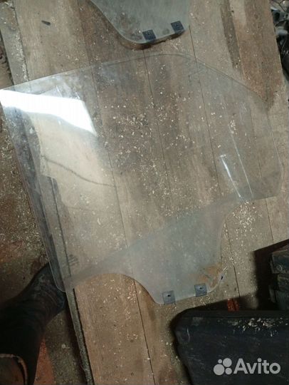 Стекло дверное Рено Логан 1