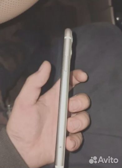 iPhone 11 битый разбитый