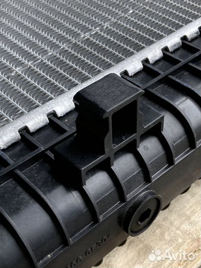 Радиатор системы охлаждения 968х689х40 (без рамки)