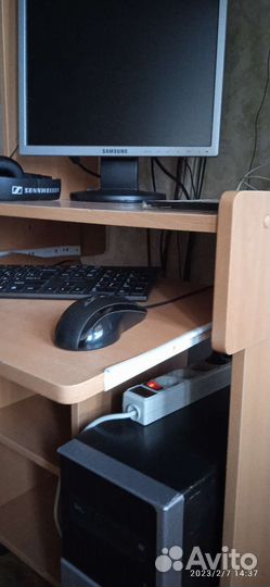 Стол компютерный