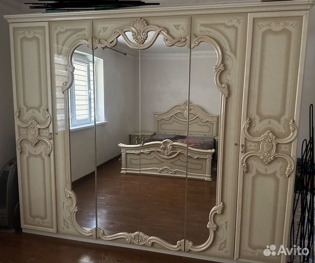 Продам спальный гарнитур