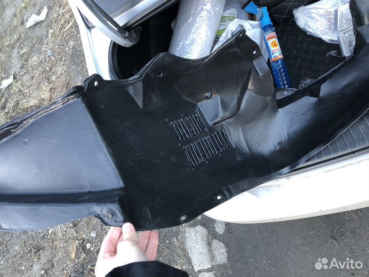 Подкрылок передний правый lacceti