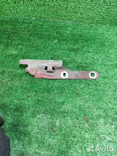 Петля капота левая Renault Logan