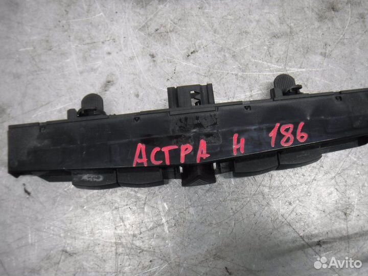 Блок кнопок Opel Astra H Z18XER 2008