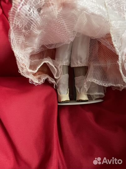 Фарфоровая коллекционная кукла