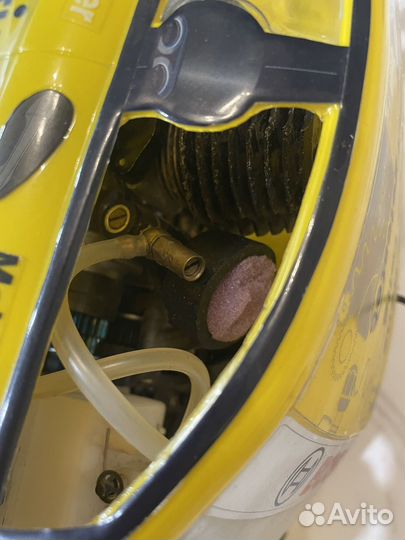 Радиоуправляемая модель с двигателем внут.сгорания