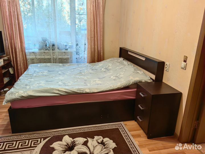 Кровать двухспальная с матрасом