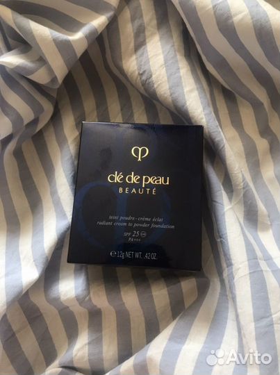 Cle de Peau гибридный тональный крем