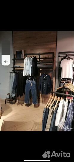 Торговое оборудование для магазина одежды Levi's