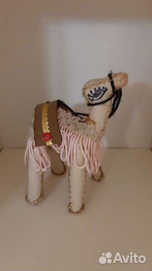 Фигурка верблюда