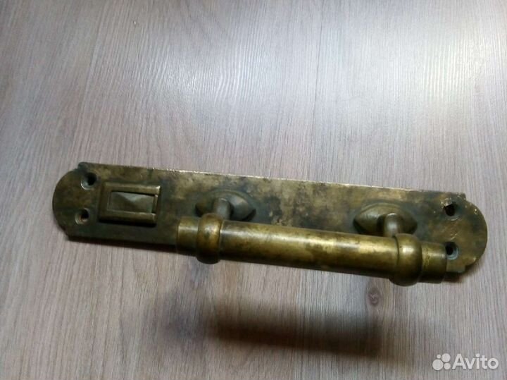 Старинная большая дверная ручка