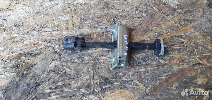 Ограничитель двери задний Opel Corsa D 2006-2015