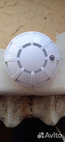 Датчик дыма пожарной сигнализации