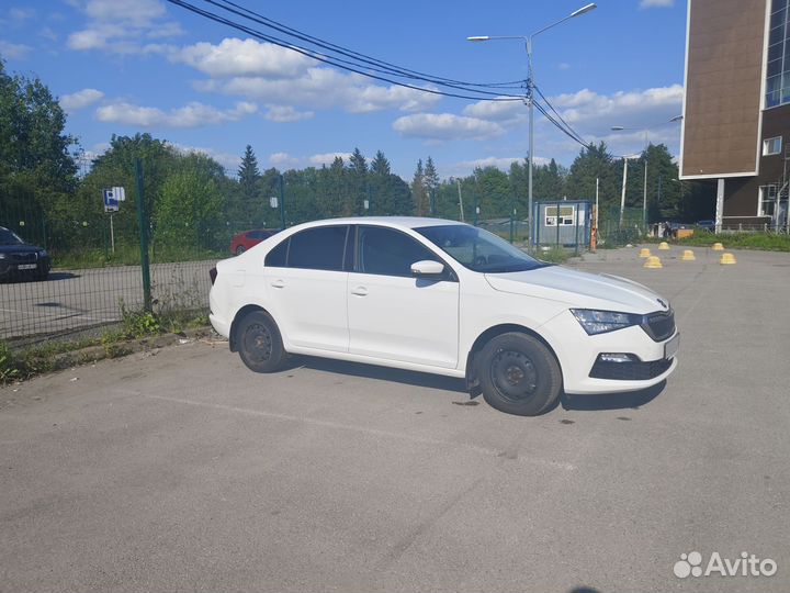 Skoda Rapid 1.6 AT, 2021, 110 000 км