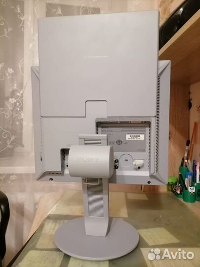 ЖК монитор Sony со звуком на 15 дюймов