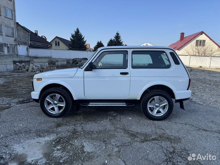 LADA 4x4 (Нива) 1.7 МТ, 2015, 175 000 км