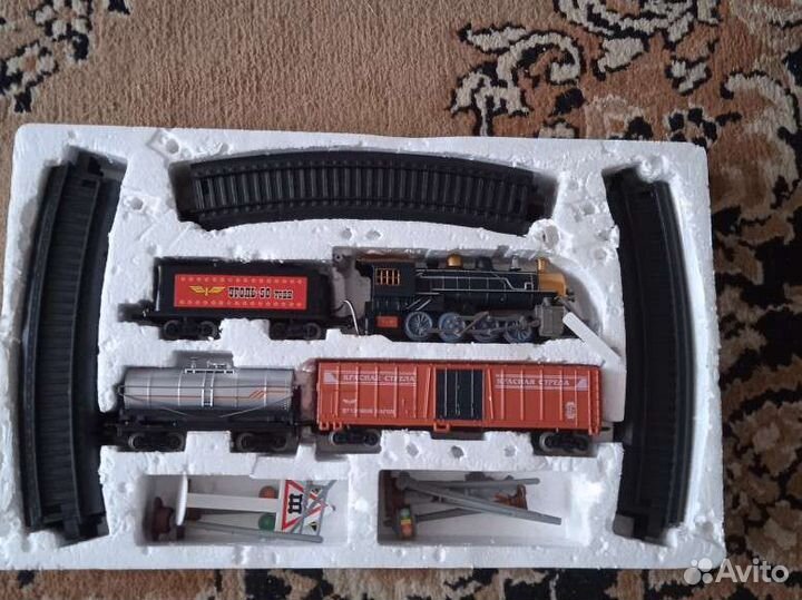 Железная дорога + паровозик. Игрушка для детей