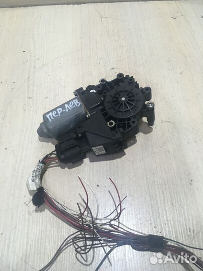 Моторчик стеклоподъемника левый Ауди А4 Б5