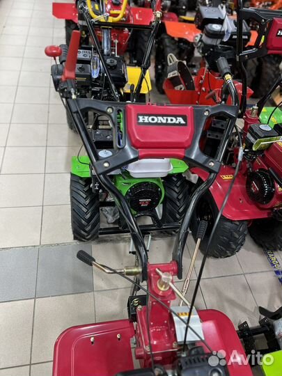 Снегоуборочная машина Honda 13 лс