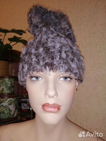 Необычная вязаная шапка 