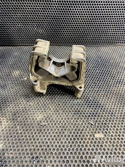 Кронштейн подушка двигателя Opel Vectra B