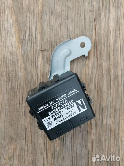 Блок управления корректором фар Toyota Prius 2