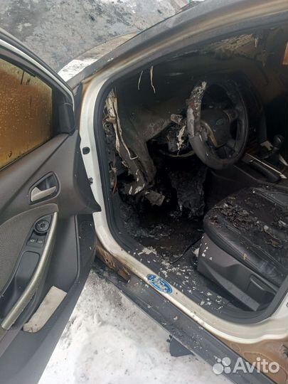 Ford Focus 1.6 МТ, 2014, битый, 70 000 км