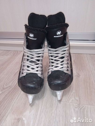 Коньки хоккейные