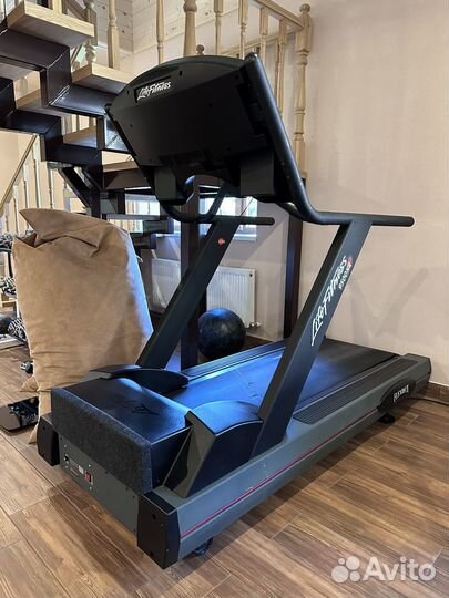 Беговая дорожка life fitness