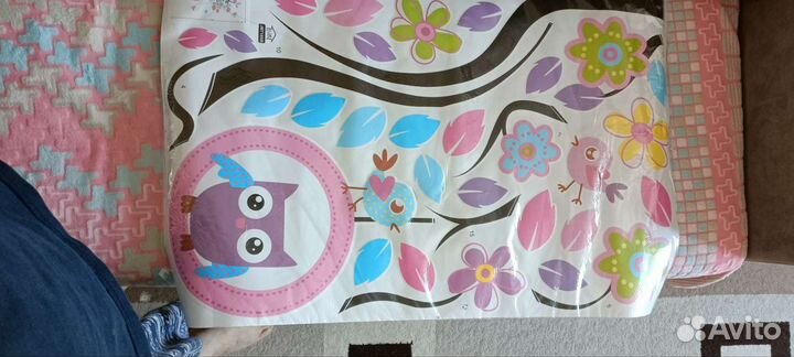 Наклейка на стену