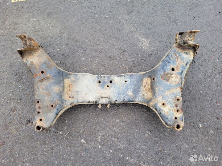 Подрамник передний на Nissan Almera B10 прав. руль