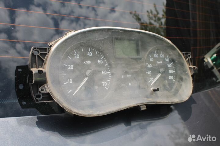 Renault Logan 1 панель приборов (МКПП)