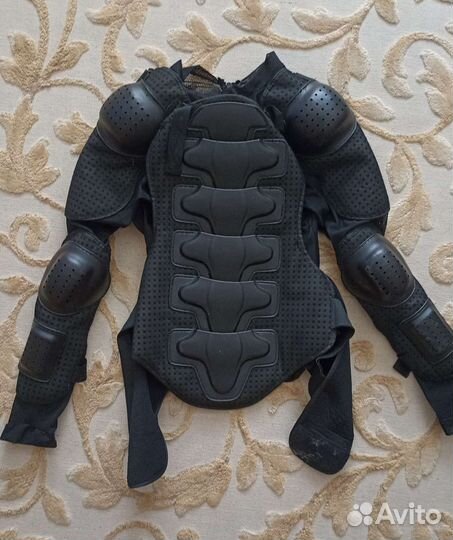 Защитный костюм мотоциклиста