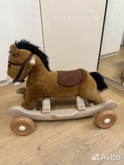 Лошадь-качалка детская на колесиках