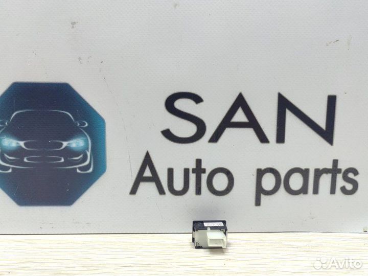 Кнопка открывания багажника Bmw 3 F30 N55B30A 2013