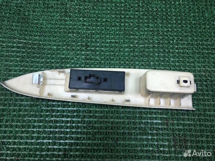 Блок управления стеклоподъемниками передний левый