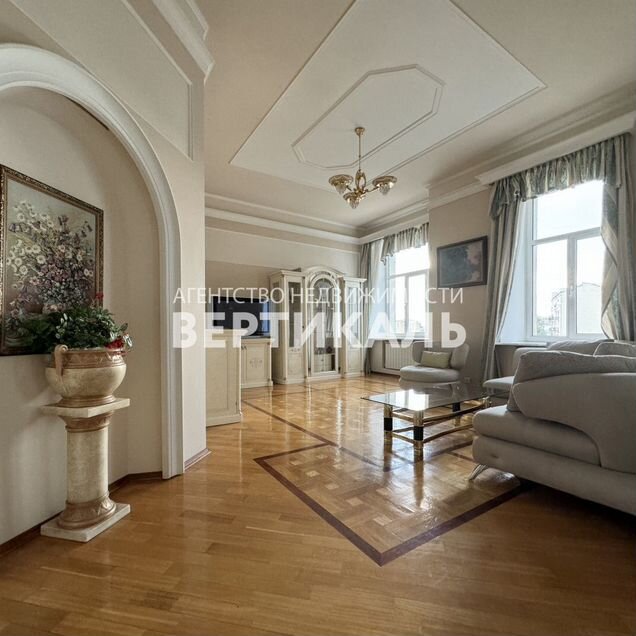 3-к. квартира, 142 м², 4/6 эт.