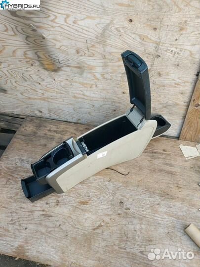 Центральный подлокотник Toyota Prius 2 NHW20 2006