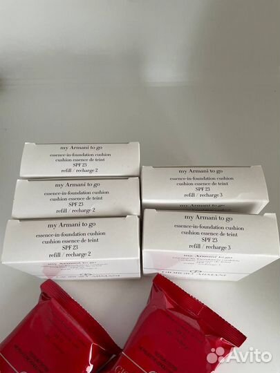 Armani кушон