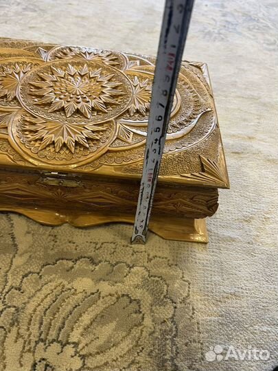 Шкатулка резная деревянная