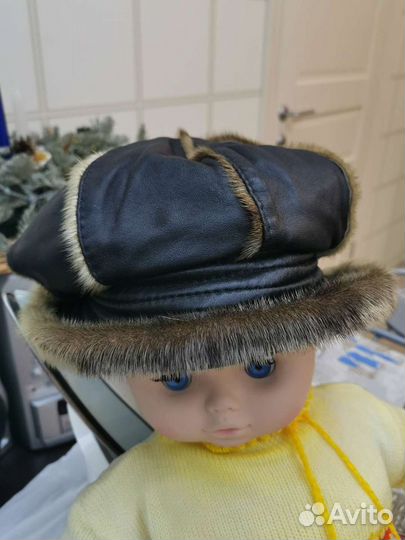 Кепка кожаная женская
